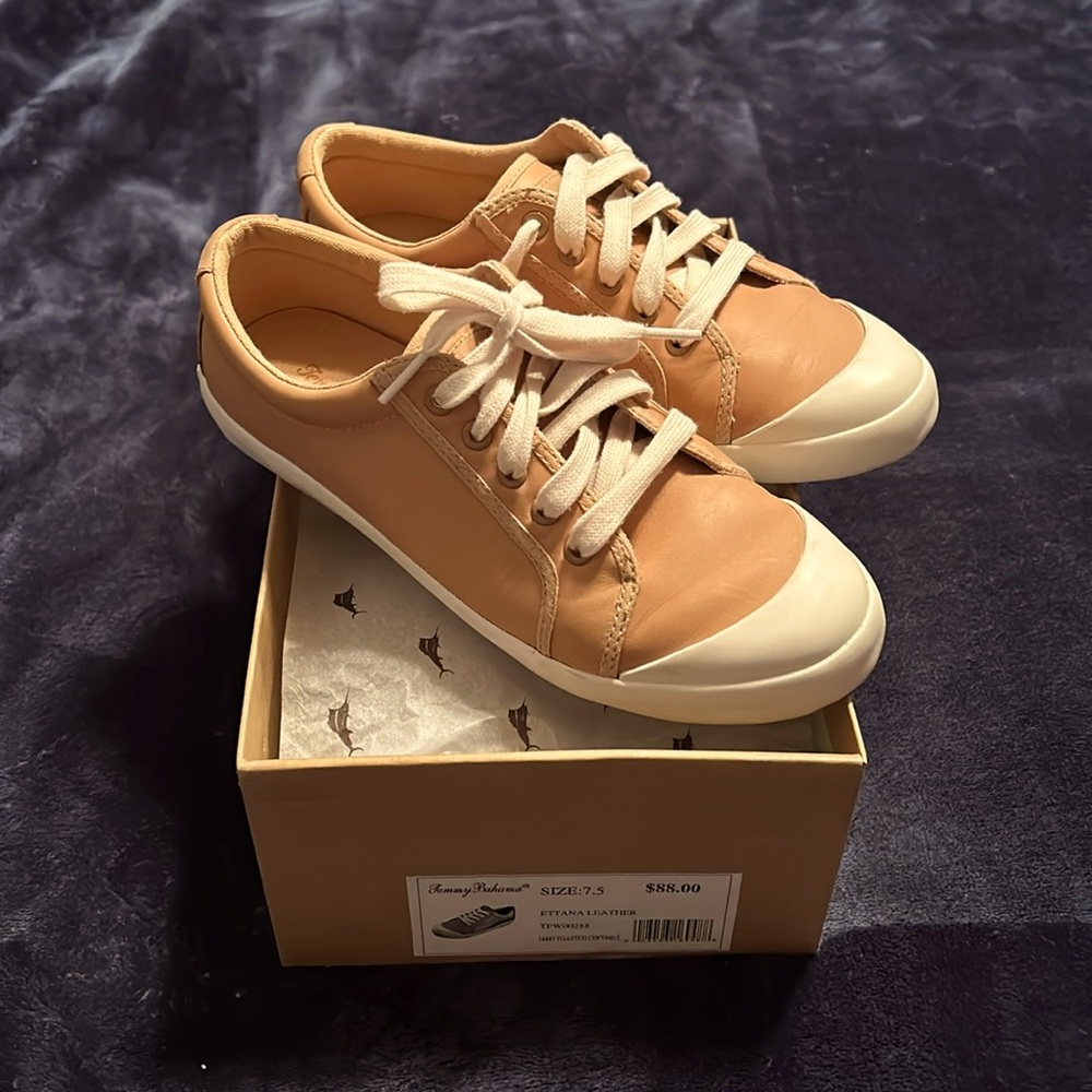 Tommy Bahama Women’s Size 7.5 Ethan’s Leather Tennis Shoes in Toasted Coconut